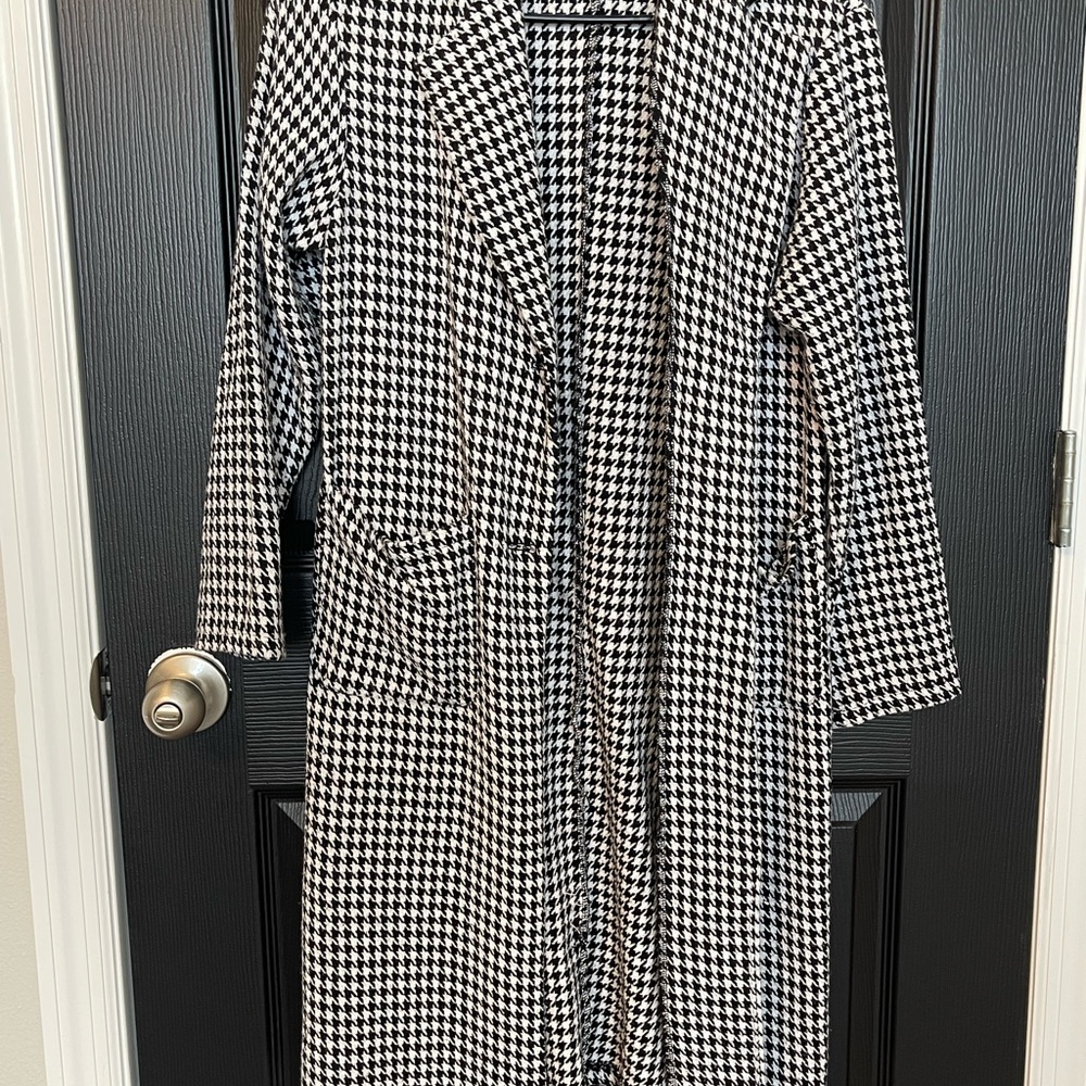 SHEIN Black and White Houndstooth Blazer